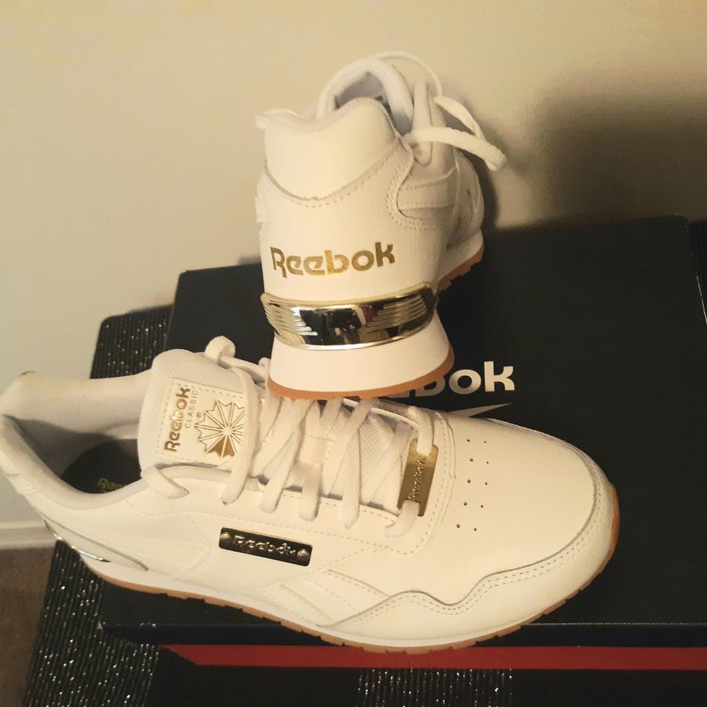 NIB WOMENS REEBOK  SIZE 10